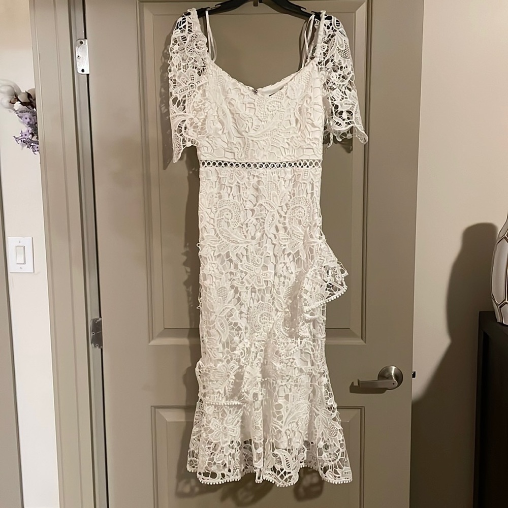 Lulu’s white dress